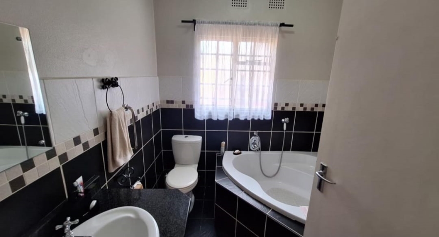 7 Bedroom Property for Sale in Centurion Central Gauteng