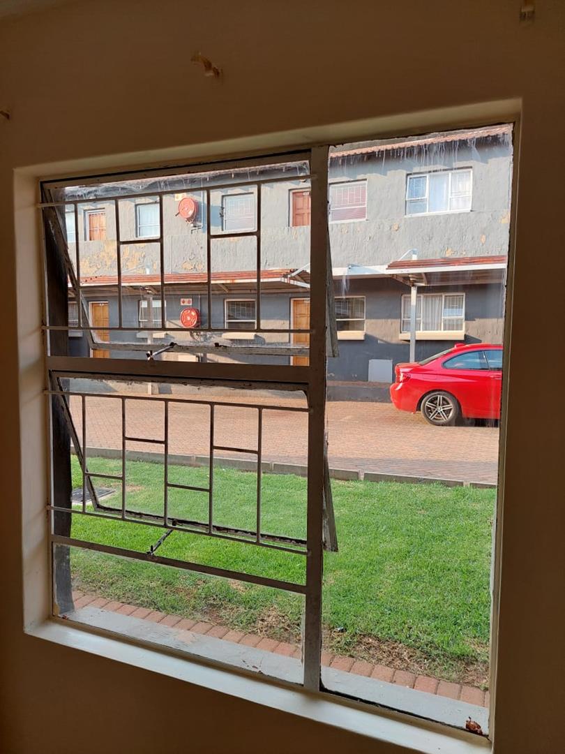 2 Bedroom Property for Sale in Pollak Park Gauteng