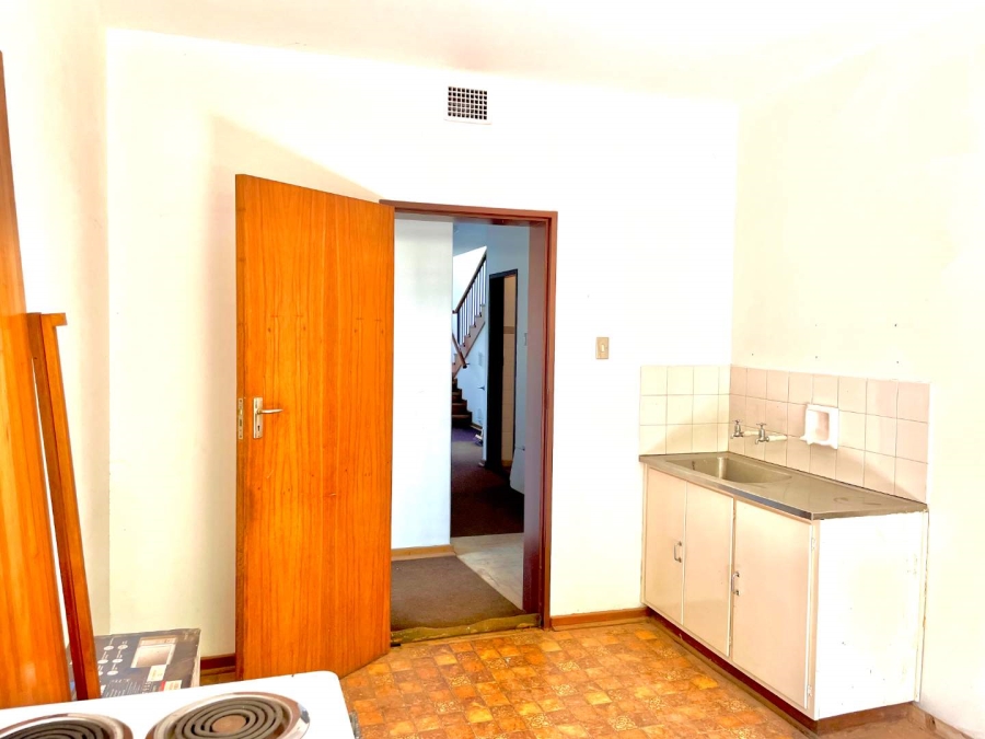 6 Bedroom Property for Sale in Muckleneuk Gauteng