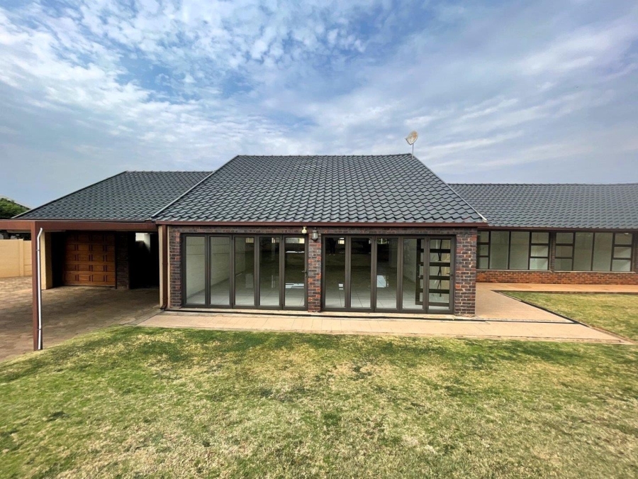 To Let 4 Bedroom Property for Rent in Florida Glen Gauteng