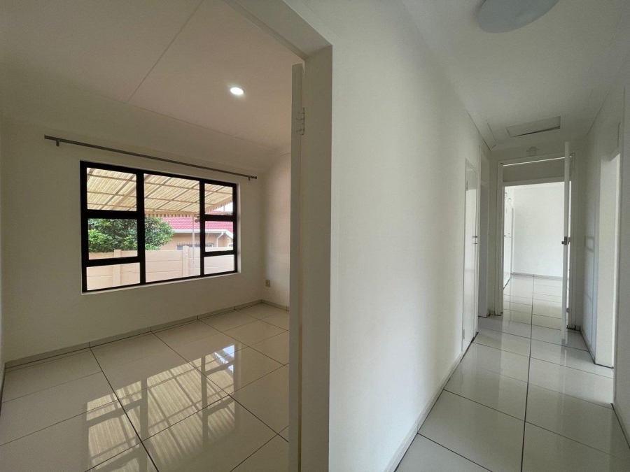 To Let 4 Bedroom Property for Rent in Florida Glen Gauteng