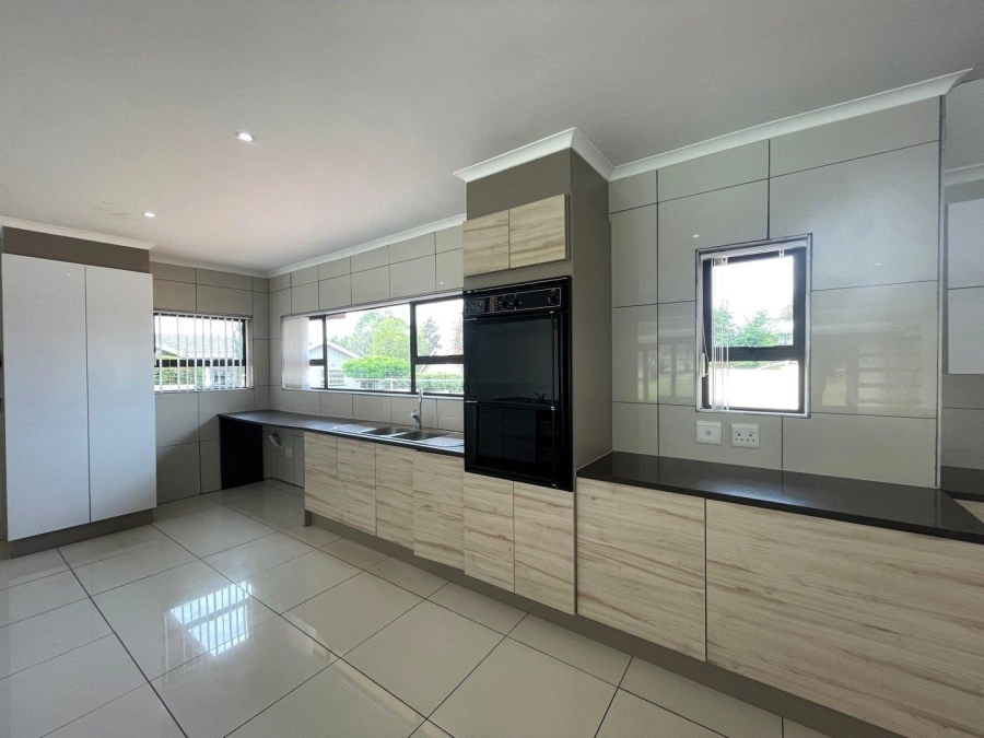 To Let 4 Bedroom Property for Rent in Florida Glen Gauteng