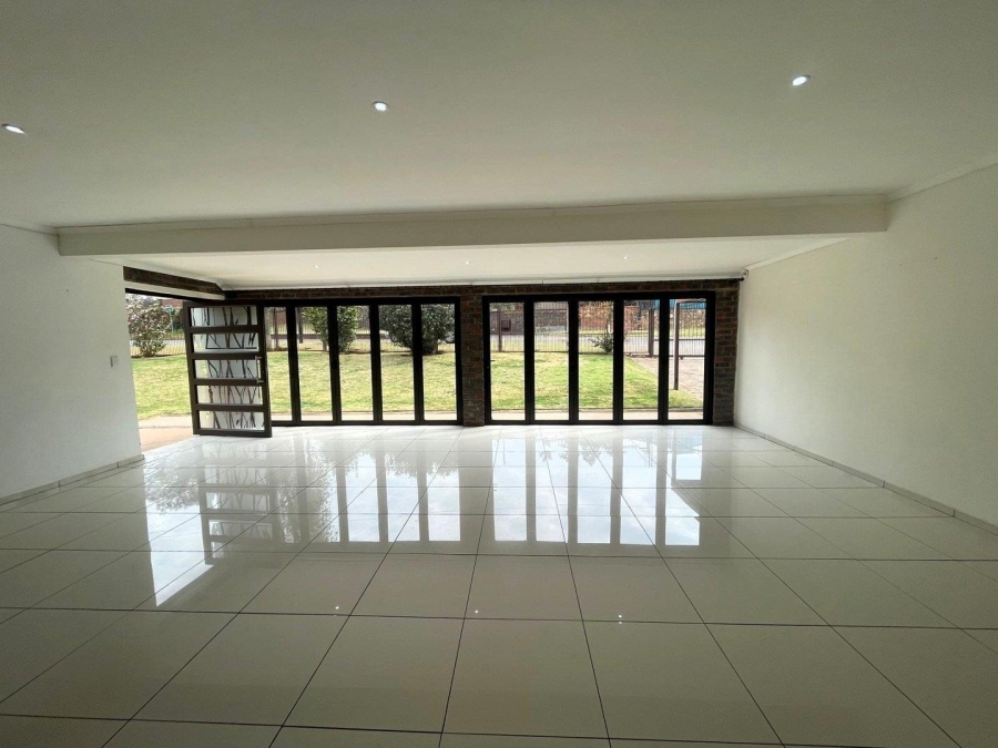 To Let 4 Bedroom Property for Rent in Florida Glen Gauteng