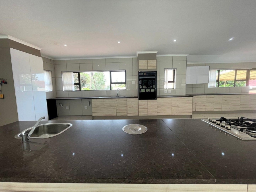 To Let 4 Bedroom Property for Rent in Florida Glen Gauteng