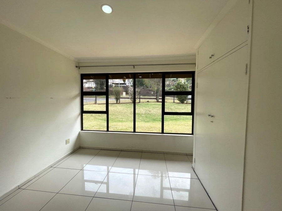To Let 4 Bedroom Property for Rent in Florida Glen Gauteng