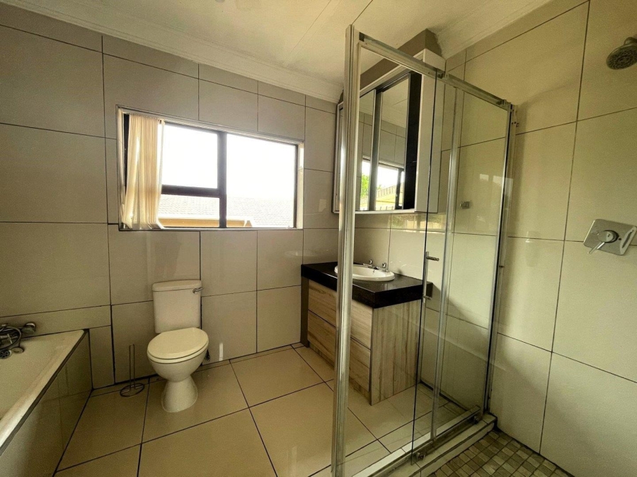 To Let 4 Bedroom Property for Rent in Florida Glen Gauteng