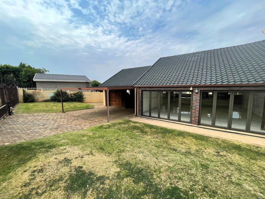 To Let 4 Bedroom Property for Rent in Florida Glen Gauteng