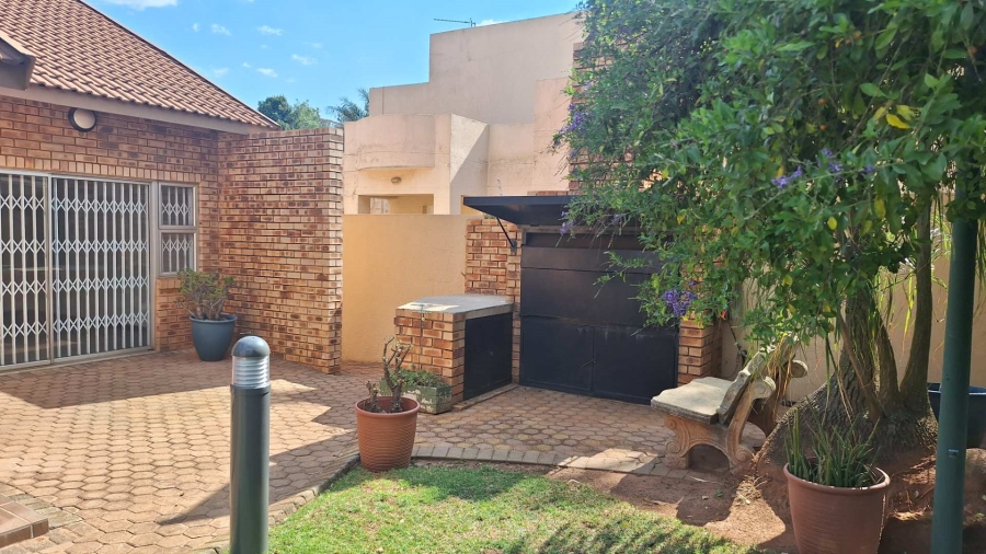 To Let 3 Bedroom Property for Rent in Northcliff Gauteng