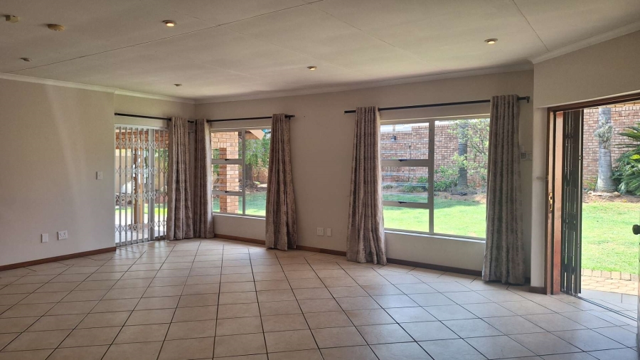 To Let 3 Bedroom Property for Rent in Northcliff Gauteng