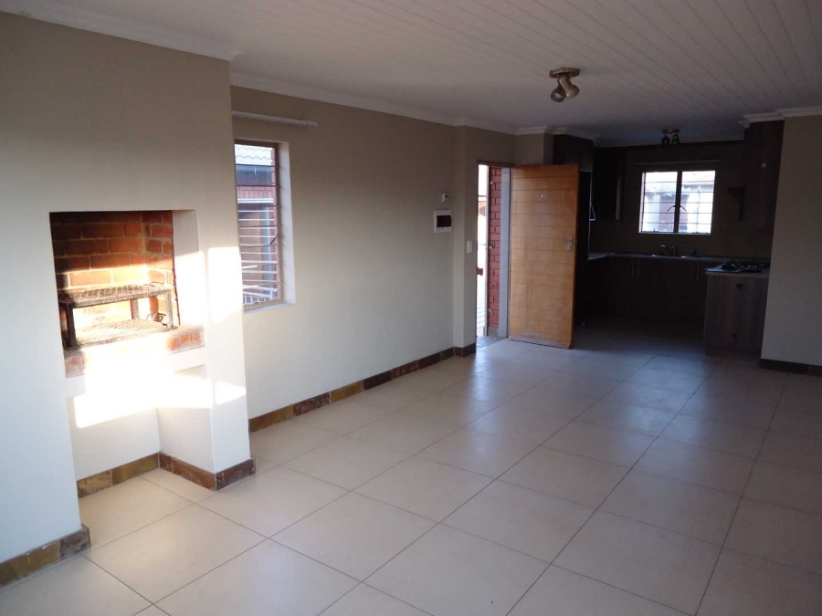To Let 2 Bedroom Property for Rent in Andeon Gauteng
