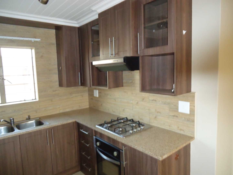 To Let 2 Bedroom Property for Rent in Andeon Gauteng