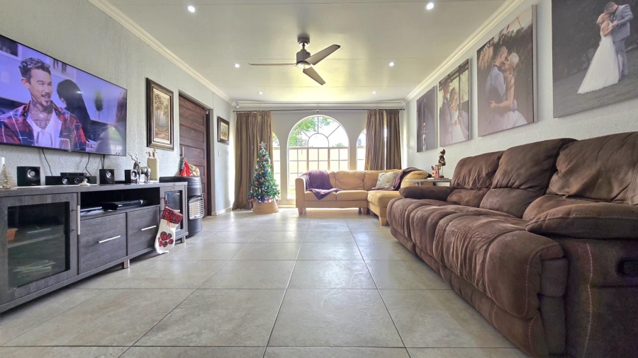 4 Bedroom Property for Sale in Verwoerdpark Gauteng