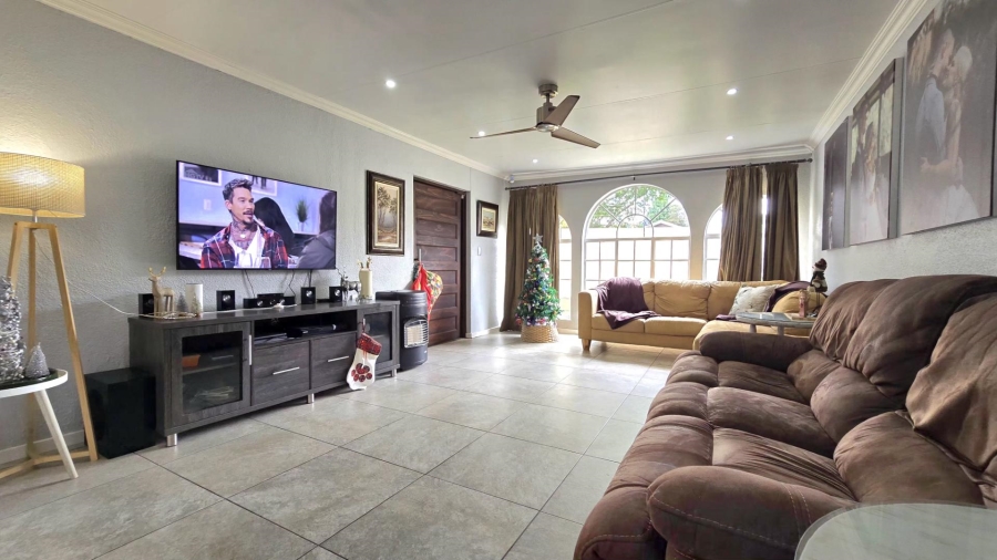 4 Bedroom Property for Sale in Verwoerdpark Gauteng