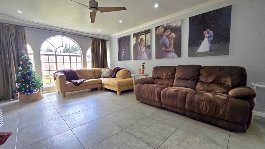 4 Bedroom Property for Sale in Verwoerdpark Gauteng