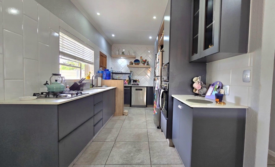 4 Bedroom Property for Sale in Verwoerdpark Gauteng