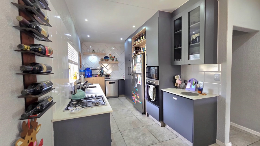 4 Bedroom Property for Sale in Verwoerdpark Gauteng