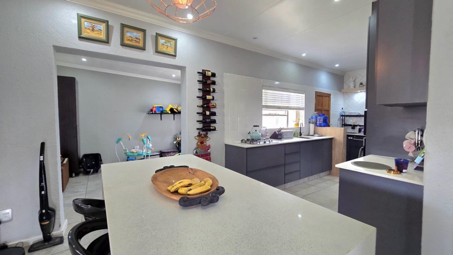 4 Bedroom Property for Sale in Verwoerdpark Gauteng