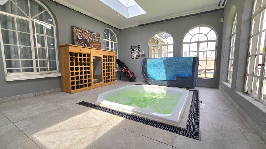 4 Bedroom Property for Sale in Verwoerdpark Gauteng