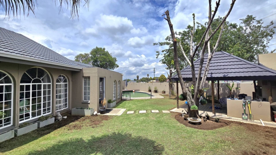 4 Bedroom Property for Sale in Verwoerdpark Gauteng