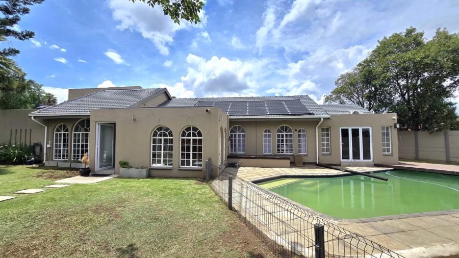 4 Bedroom Property for Sale in Verwoerdpark Gauteng