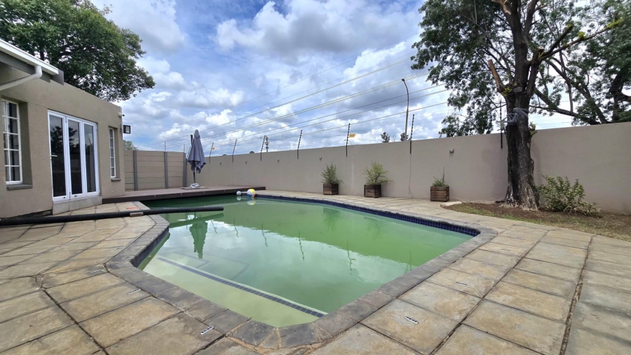4 Bedroom Property for Sale in Verwoerdpark Gauteng