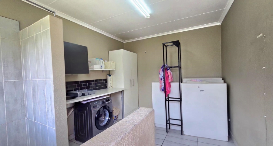 4 Bedroom Property for Sale in Verwoerdpark Gauteng