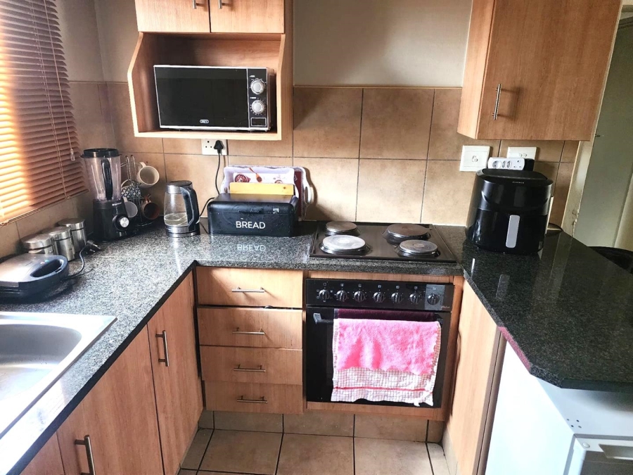 To Let 2 Bedroom Property for Rent in Olifantsvlei Gauteng