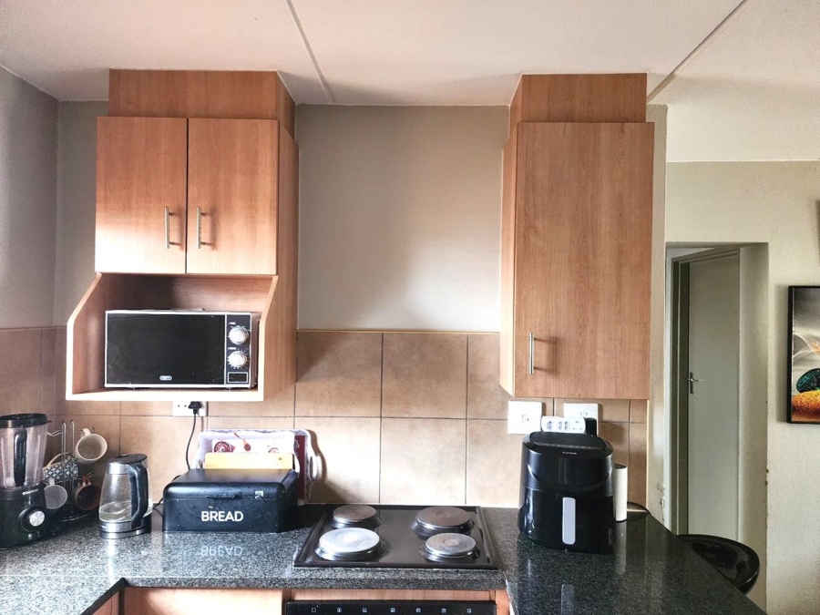 To Let 2 Bedroom Property for Rent in Olifantsvlei Gauteng