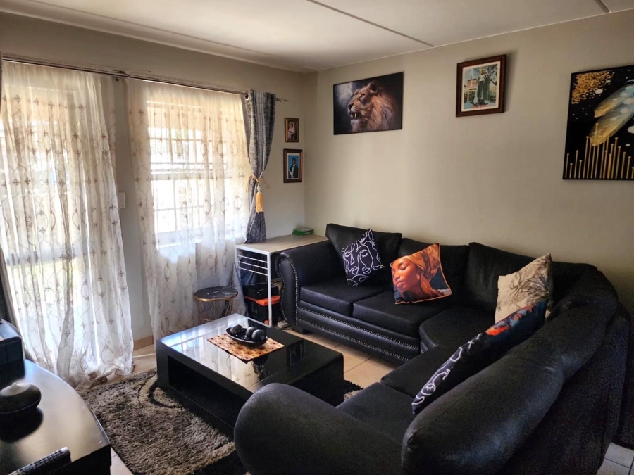 To Let 2 Bedroom Property for Rent in Olifantsvlei Gauteng