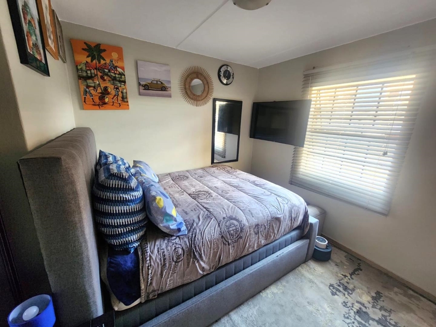 To Let 2 Bedroom Property for Rent in Olifantsvlei Gauteng