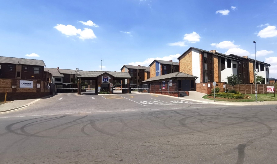 To Let 2 Bedroom Property for Rent in Olifantsvlei Gauteng