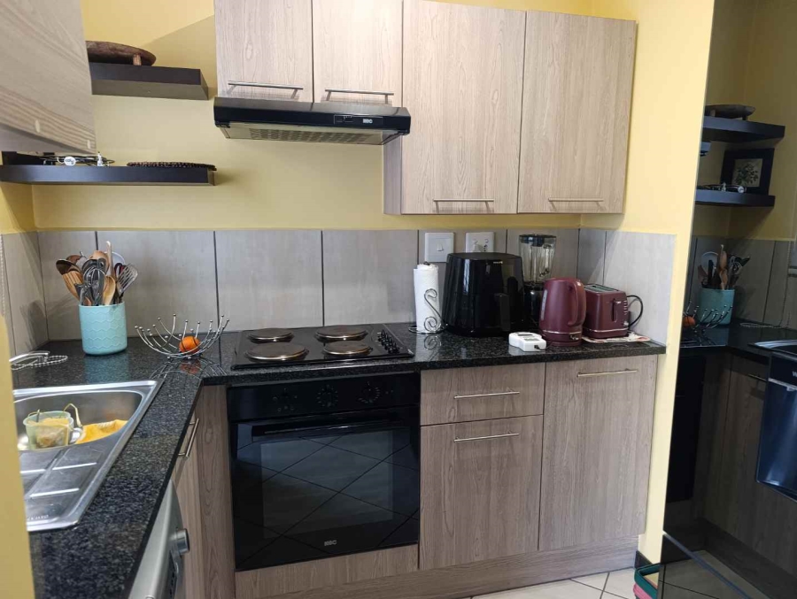 2 Bedroom Property for Sale in The Reeds Gauteng