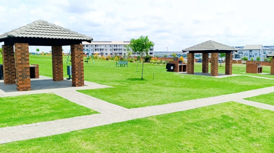 2 Bedroom Property for Sale in The Reeds Gauteng