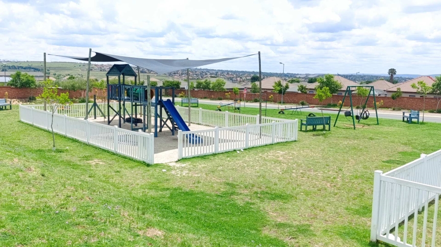 2 Bedroom Property for Sale in The Reeds Gauteng