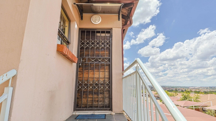 2 Bedroom Property for Sale in The Reeds Gauteng