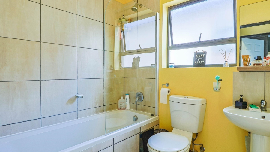 2 Bedroom Property for Sale in The Reeds Gauteng