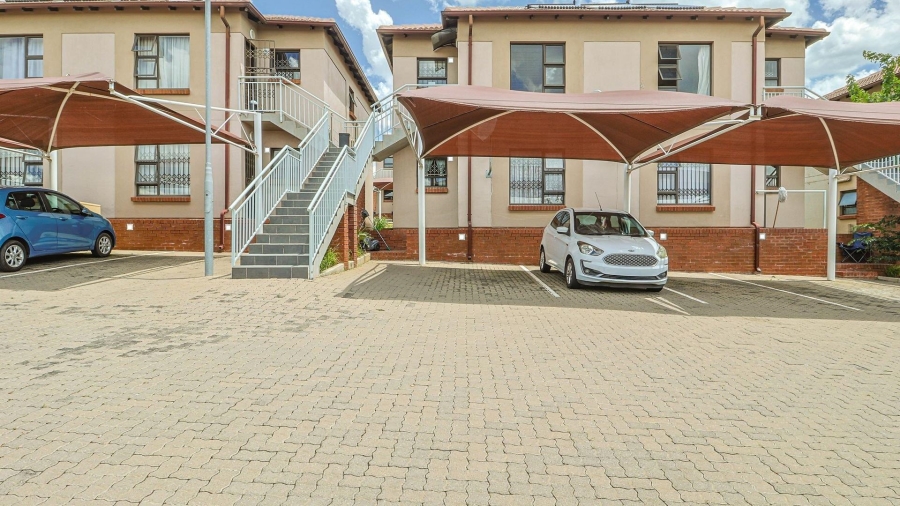 2 Bedroom Property for Sale in The Reeds Gauteng