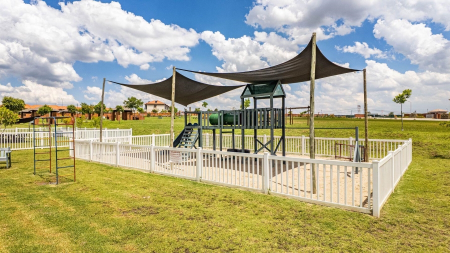 2 Bedroom Property for Sale in The Reeds Gauteng