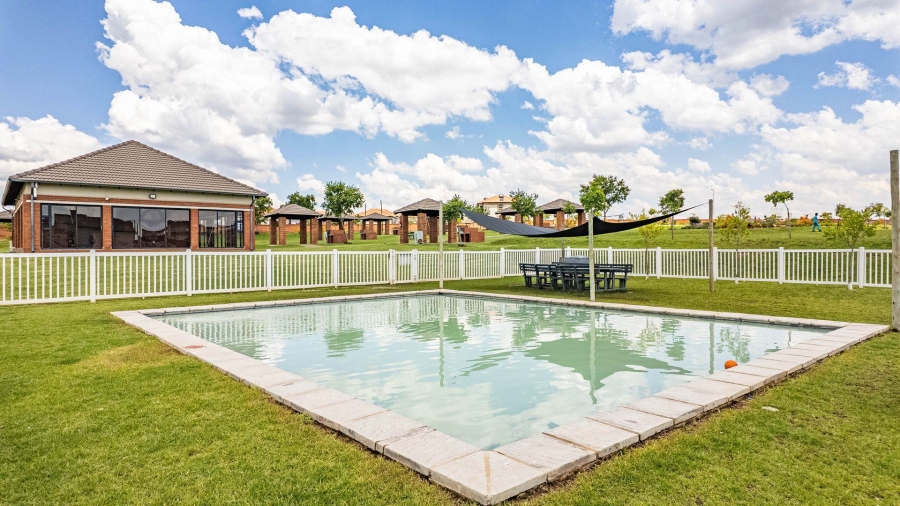 2 Bedroom Property for Sale in The Reeds Gauteng