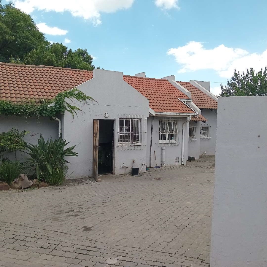 4 Bedroom Property for Sale in Bloubosrand Gauteng