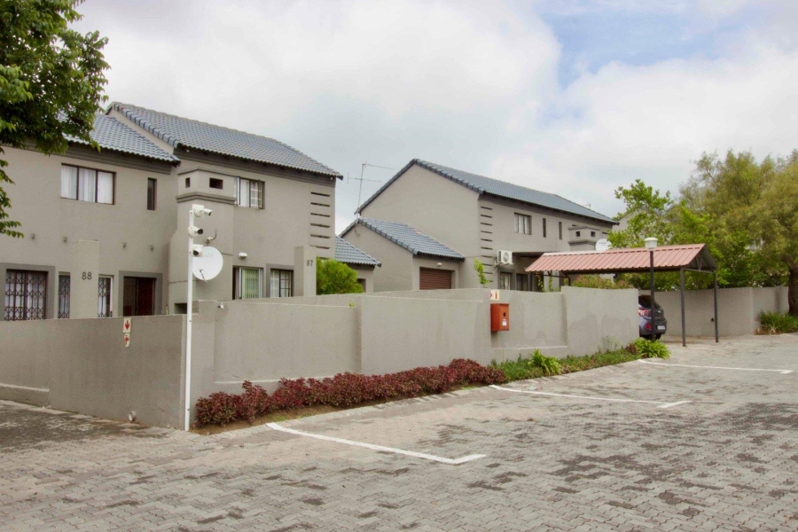 2 Bedroom Property for Sale in Noordwyk Gauteng