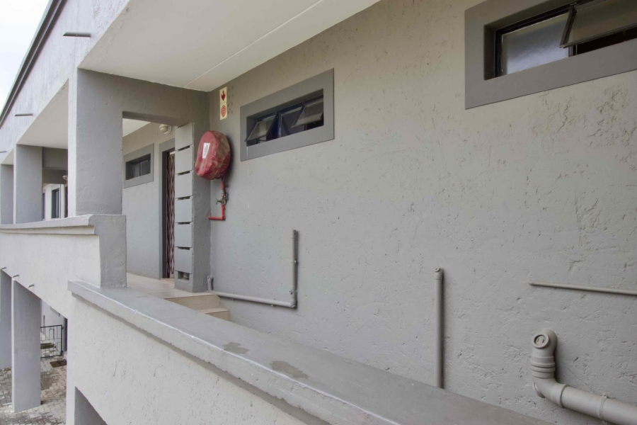 2 Bedroom Property for Sale in Noordwyk Gauteng