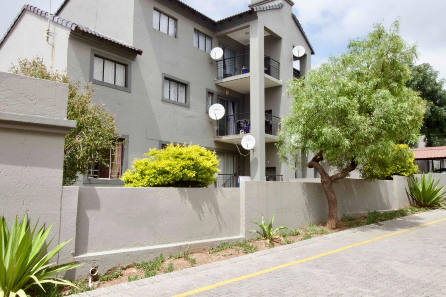 2 Bedroom Property for Sale in Noordwyk Gauteng