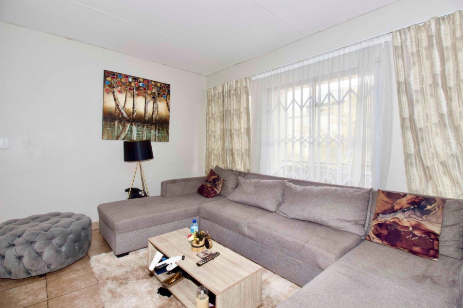 2 Bedroom Property for Sale in Noordwyk Gauteng