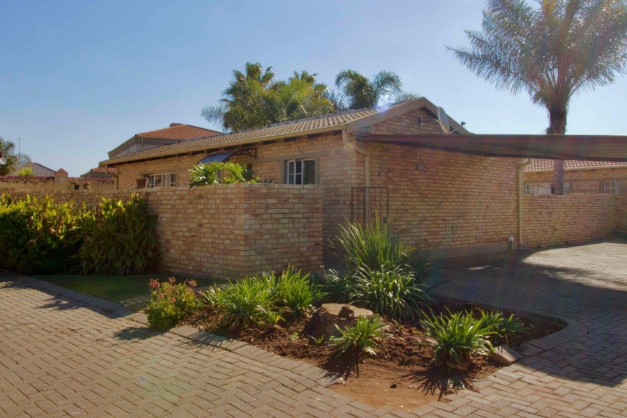2 Bedroom Property for Sale in Heuwelsig Estate Gauteng