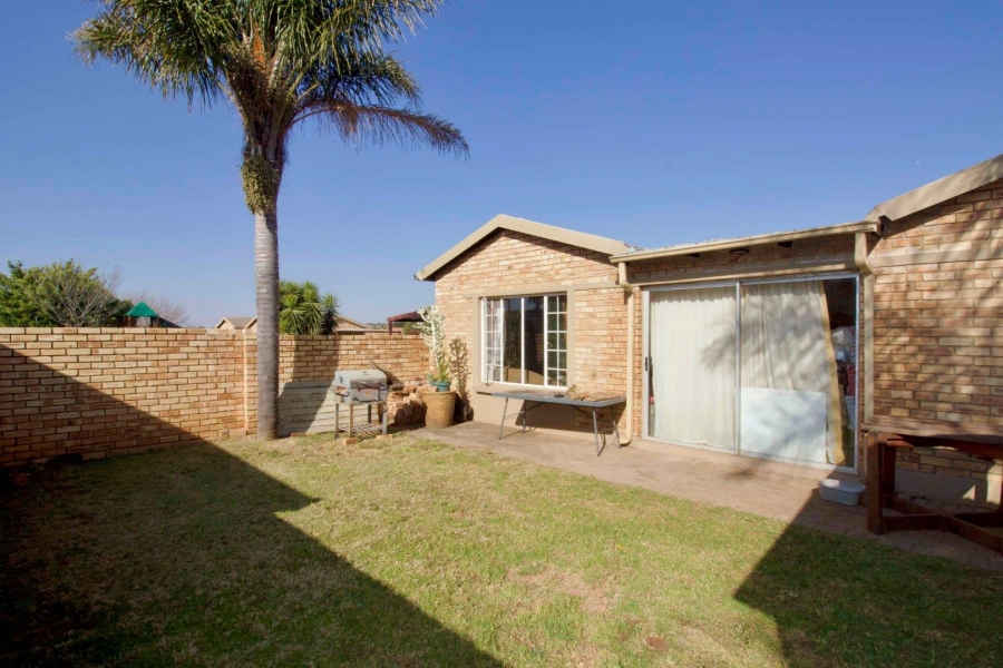 2 Bedroom Property for Sale in Heuwelsig Estate Gauteng