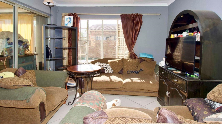 2 Bedroom Property for Sale in Heuwelsig Estate Gauteng