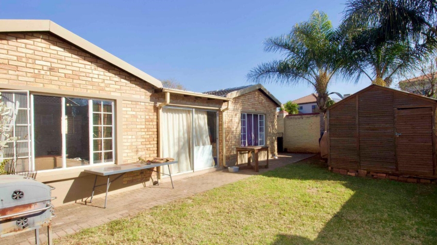 2 Bedroom Property for Sale in Heuwelsig Estate Gauteng