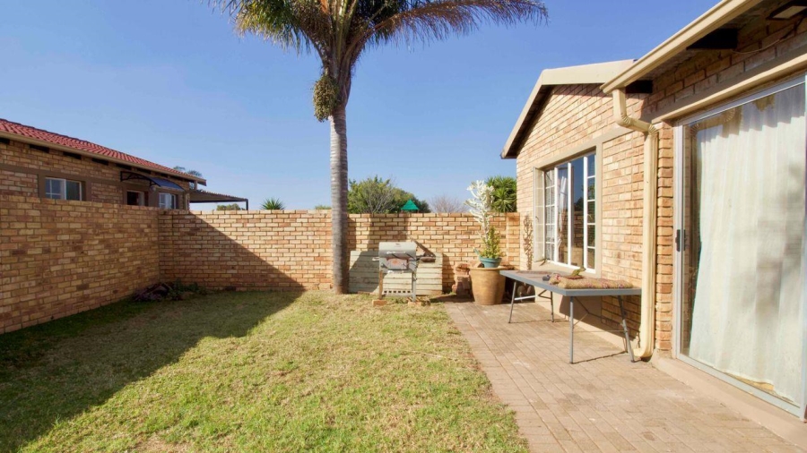 2 Bedroom Property for Sale in Heuwelsig Estate Gauteng