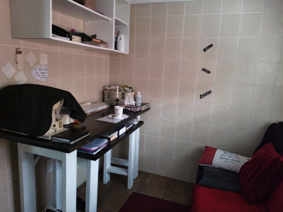 To Let 1 Bedroom Property for Rent in Lambton Gauteng